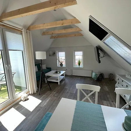 Huus An't Koornfeld Dachgeschosswohnung Mit Loggia * Osteel