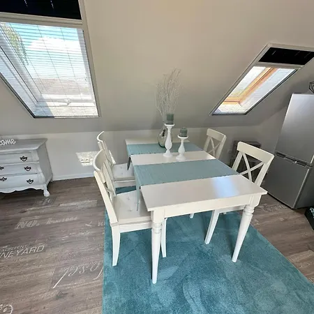 Huus An't Koornfeld Dachgeschosswohnung Mit Loggia דירה *