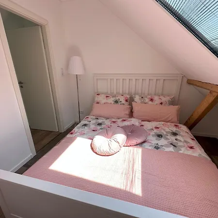 Huus An't Koornfeld Dachgeschosswohnung Mit Loggia *