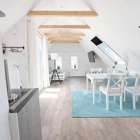 Huus An't Koornfeld Dachgeschosswohnung Mit Loggia Osteel